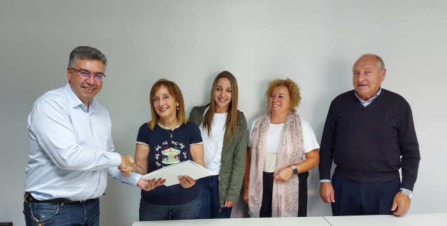 El diputado y exalcalde Javier Bas entrega los avales para presidir el PP de Redondela (Pontevedra).