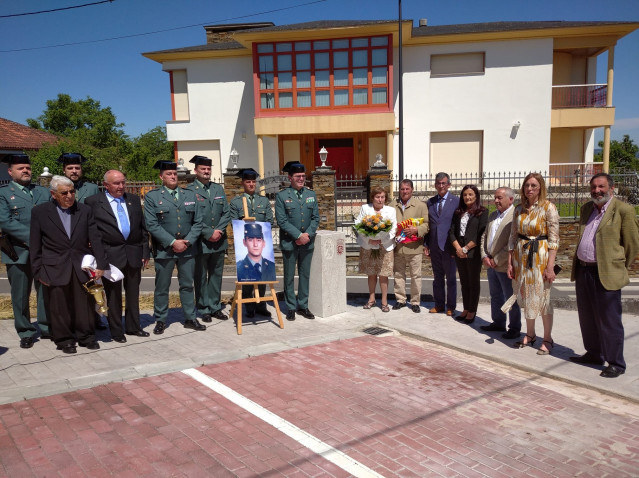 El Ayuntamiento de Sober rinde un homenaje a Jaime Pérez Fortes, Guardia Civil fallecido en Kosovo durante una misión humanitaria en 1999.