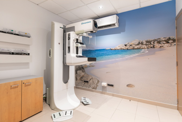 Más precisión y menos incomodidad en las mamografías gracias a un nuevo aparato en el Hospital Quirónsalud A Coruña
