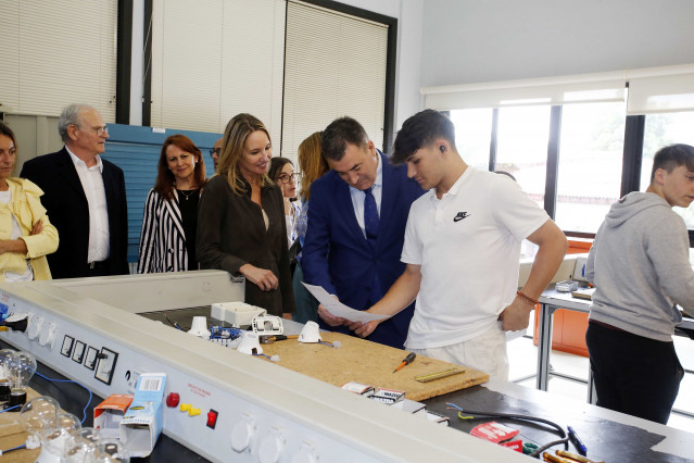 Marta Fernández-Tapias y Román Rodríguez este miércoles en Porriño.