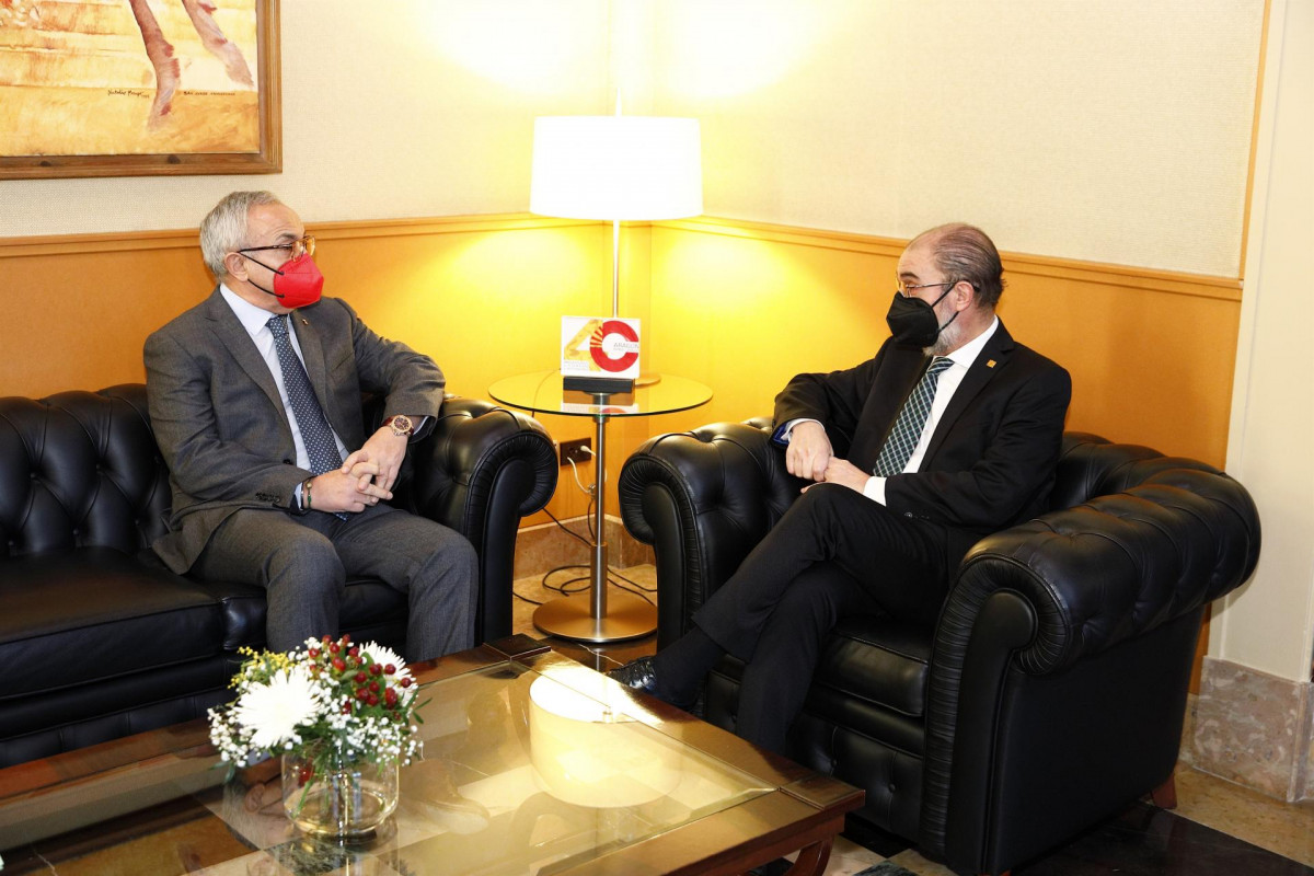 El presidente del Gobierno de Aragón, Javier Lambán, y el presidente del COE, Alejandro Blanco.