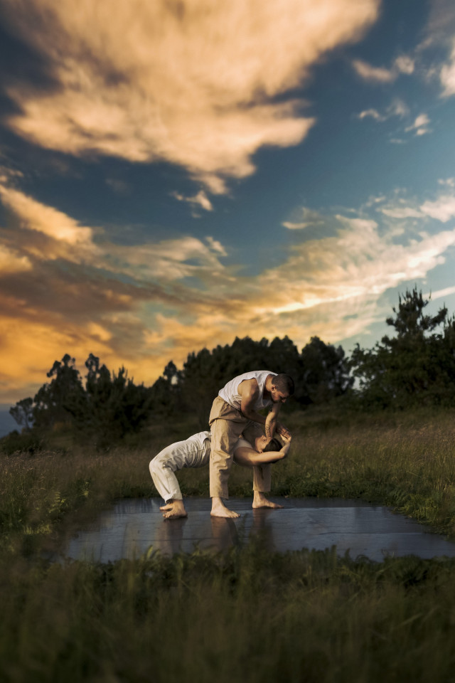 Foto del videoclip Desidia, de Tanxugueiras, protagonizado por Carla Cervantes e Justin de Jager