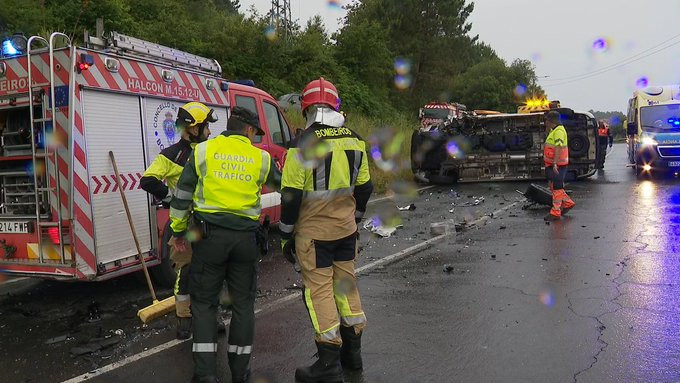 Accidente en Porto do Son: diez heridos por la colisión entre una furgoneta y un coche​