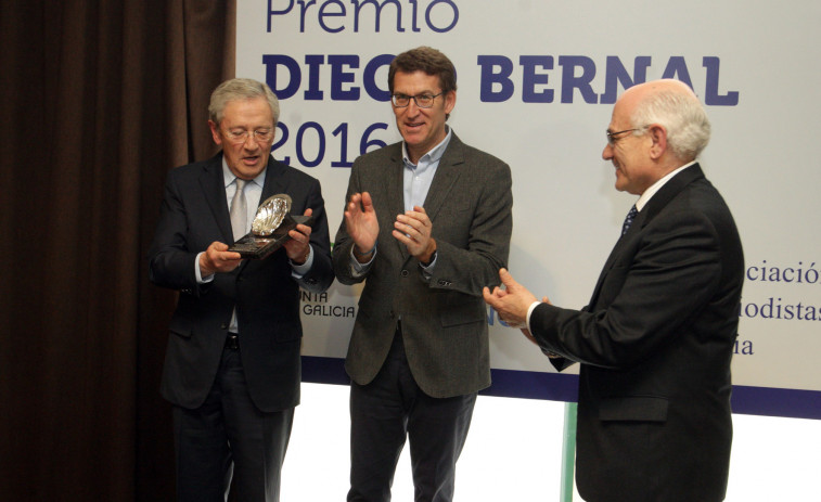 Fernando Ónega recibe o premio xornalístico Diego Bernal 2016