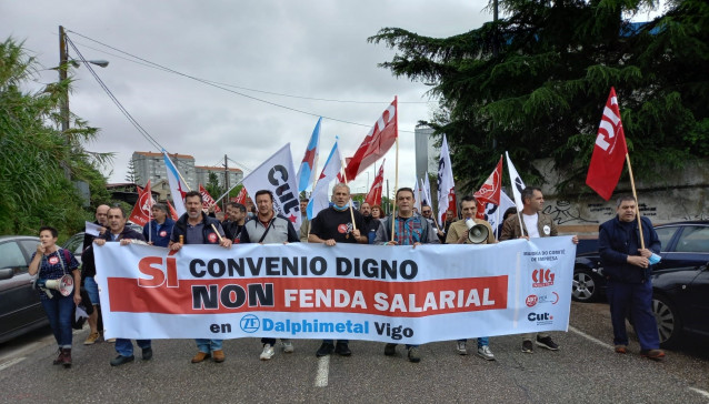 Manifestación de trabajadores de ZF Dalphimetal Vigo, en demanda de un convenio digno.