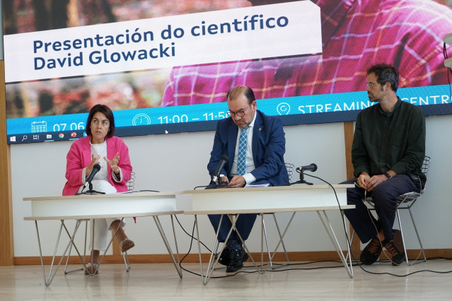 Presentación del investigador David Glowacki.