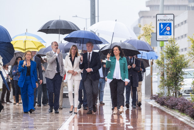 Ethel Vázquez con Alfonso Rueda, Jesús Vázquez Almuiña y Marta Fernández-Tapias, entre otros, este miércoles en Vigo.