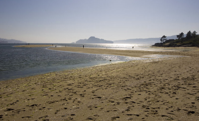 Pesar en Poio por la muerte de una mujer que se desvaneció en la playa de Lourido​