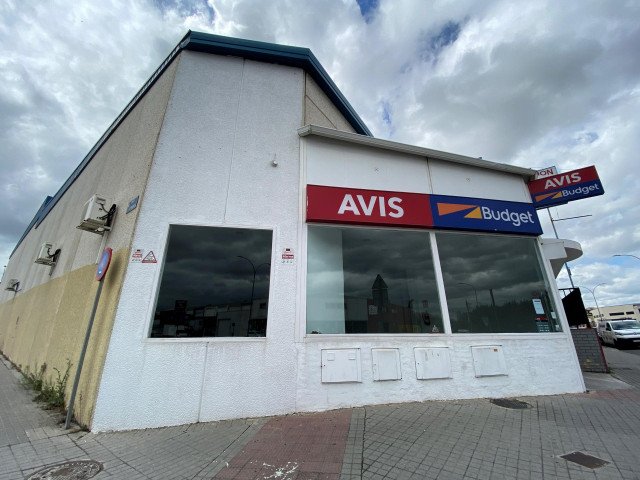 Archivo - Oficinas de la empresa de alquiler de vehículos Avis