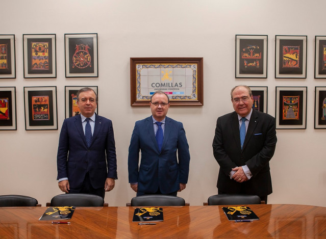 Francisco Botas, consejero delegado de ABANCA; Enrique Sanz, rector de la Universidad Pontificia Comillas, y Miguel Ángel Escotet, presidente de Afundación.