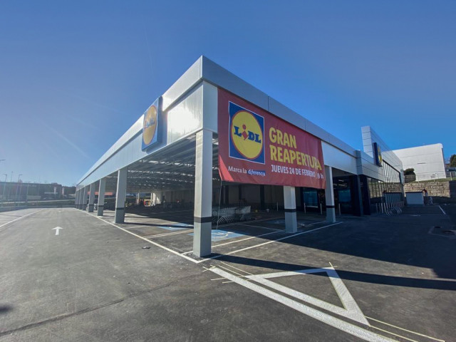 Archivo - Reapertura de la tienda Lidl en Costa Vella, en Santiago de Compostela
