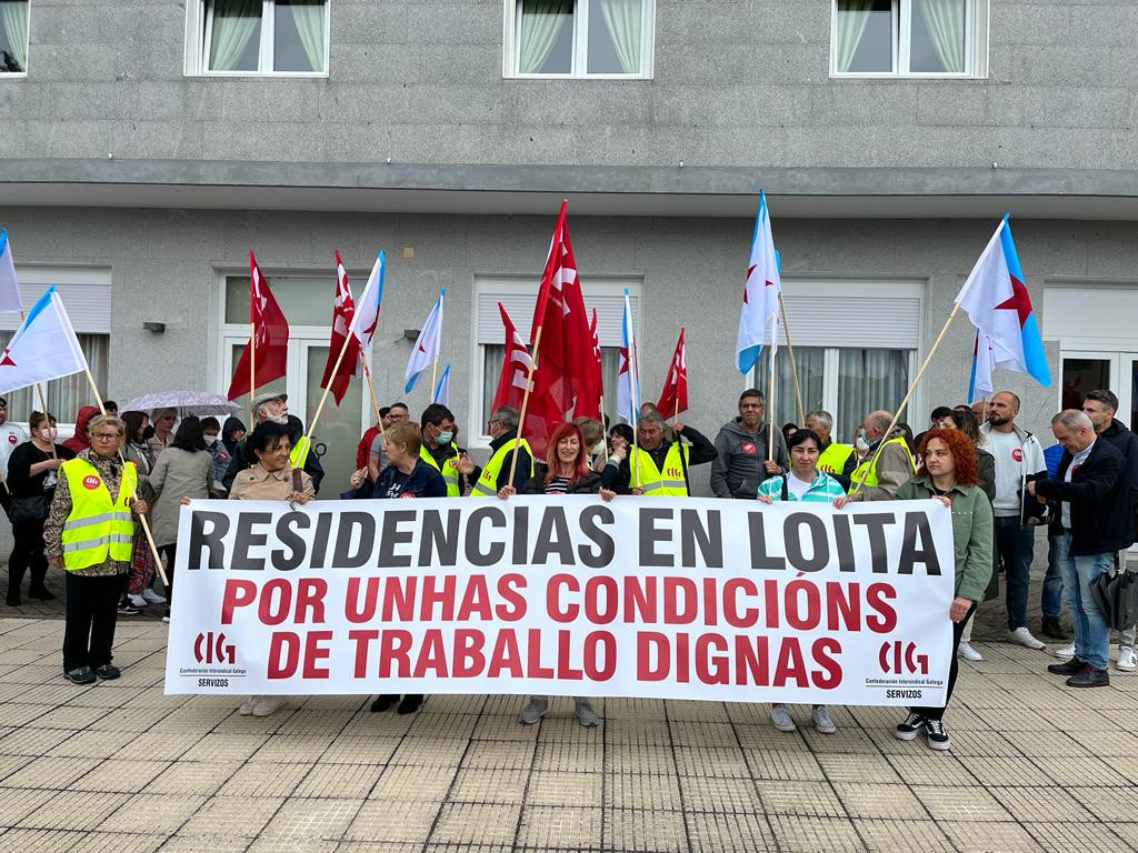  Protesta de la CIG frente a la Residencia Mi Casa de Pazos de Borbén01