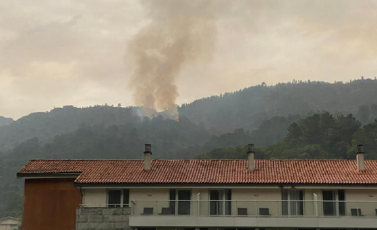 Varios incendios forestales a la vez en Ourense: estabilizado uno en Larouco y extinguidos dos en el Parque Natural do Xurés