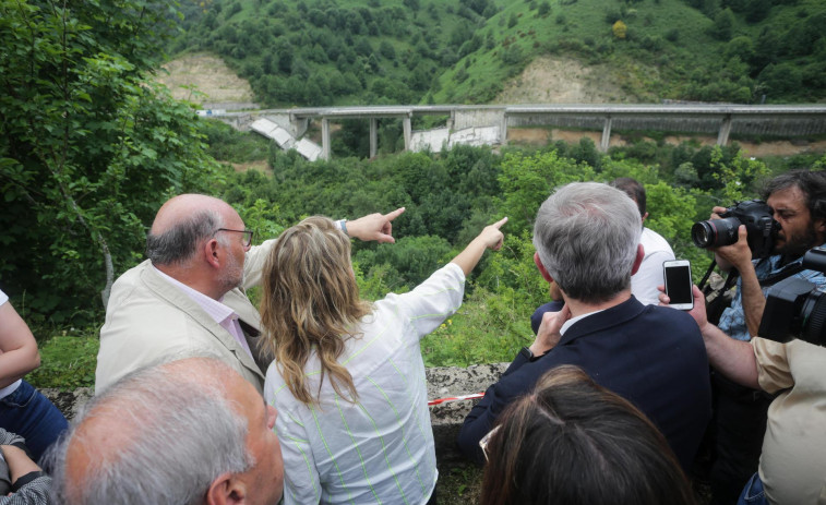 PP y PSOE evitan hablar de plazos para el viaducto colapsado de la A-6; el BNG denuncia 