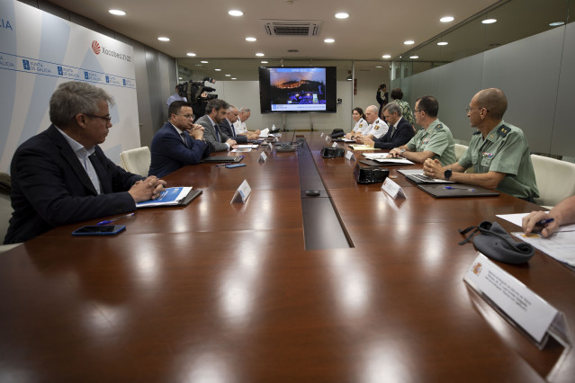 El vicepresidente segundo e conselleiro de Presidencia, Xustiza e Deportes, Diego Calvo, el conselleiro do Medio Rural, José González, y el delegado del Gobierno, José Miñones, participan en Comité Integrado de Prevención de Incendios de Galicia (Cipig).