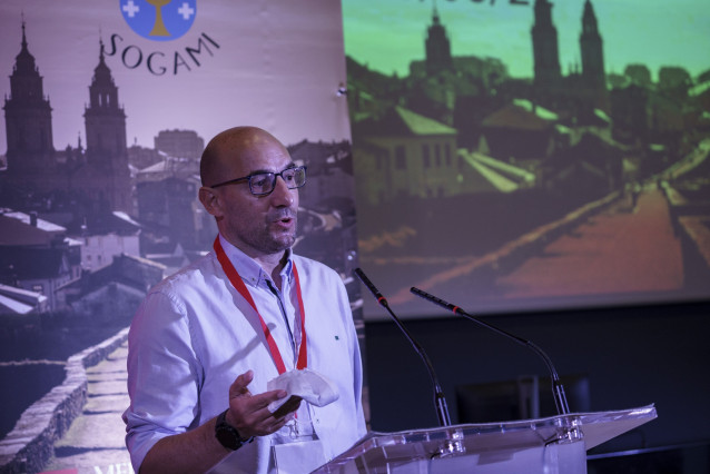 El adjunto en Medicina Interna del complejo hospitalario de Ourense Juan González Soler, elegido nuevo presidente de Sogami.