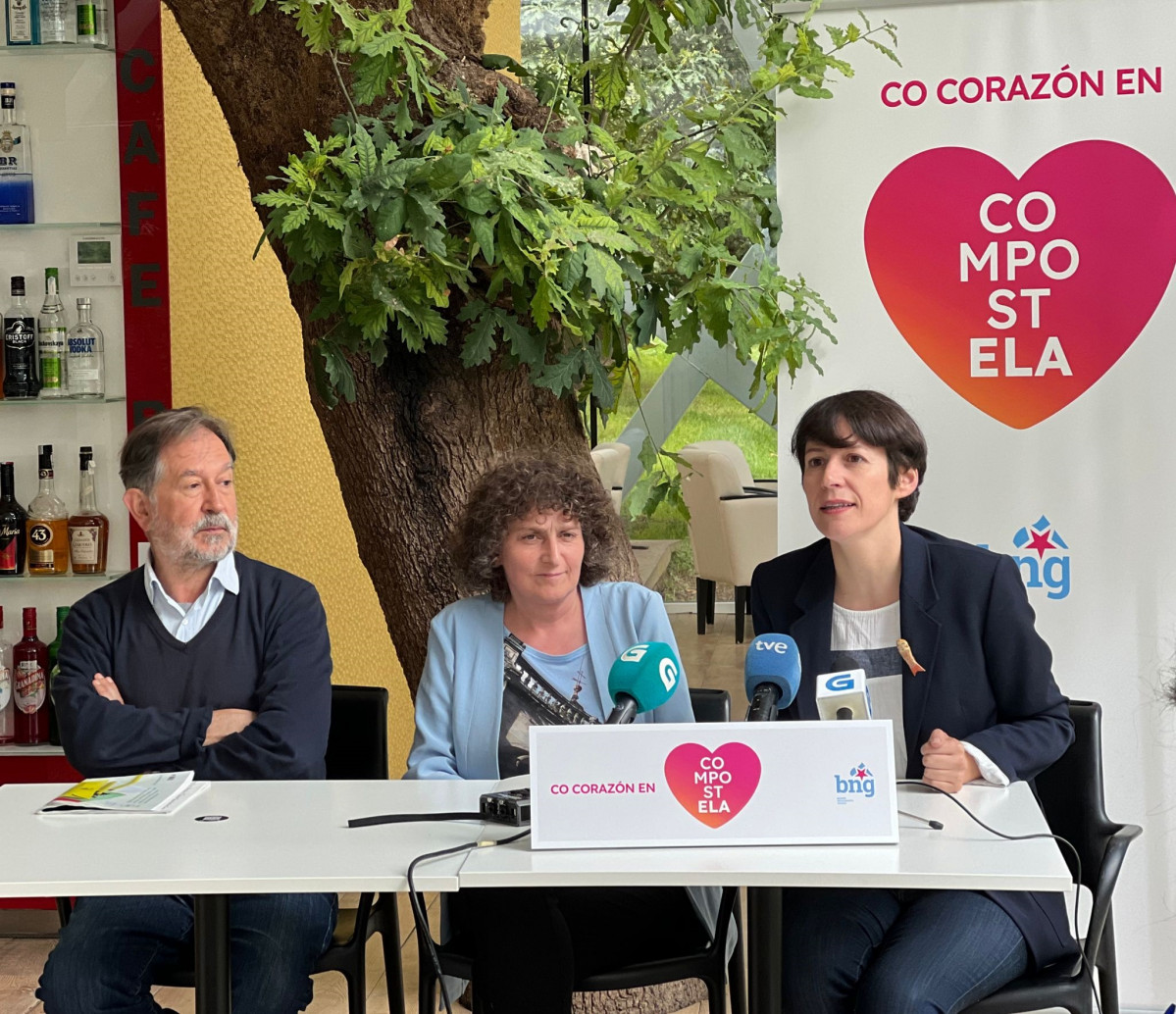 Presentación de la candidatura de Goretti Sanmartín en Santiago de Compostela, junto a Suso de Toro y la portavoz nacional del BNG, Ana Pontón