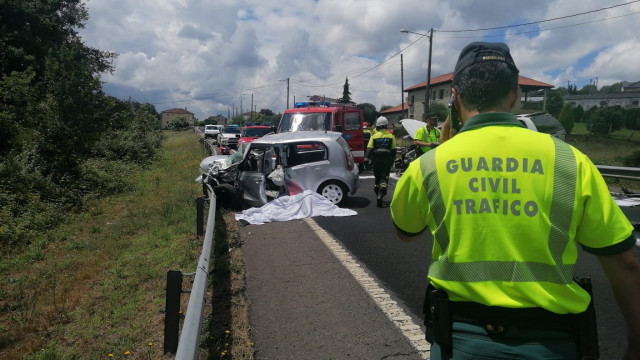 Muere una persona en una colisión frontal en A Merca (Ourense).