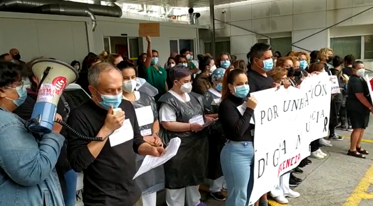 Esperar 24 horas en un pasillo de urgencias es habitual en el Hospital Marcide de Ferrol, denuncian trabajadores