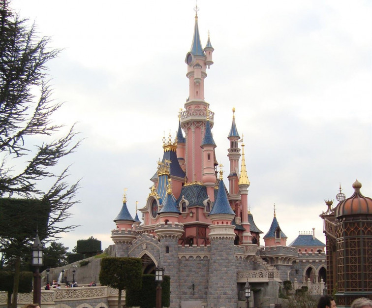 Detido un home que intentou entrar a Eurodisney con dúas pistolas