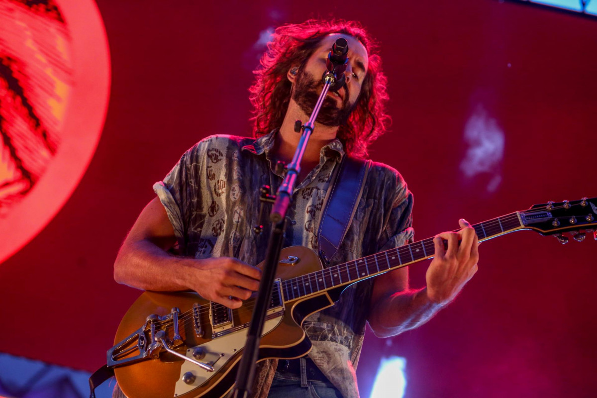 Archivo - El vocalista de Izal, Mikel Izal, ofrece un concierto en el festival Río Babel.