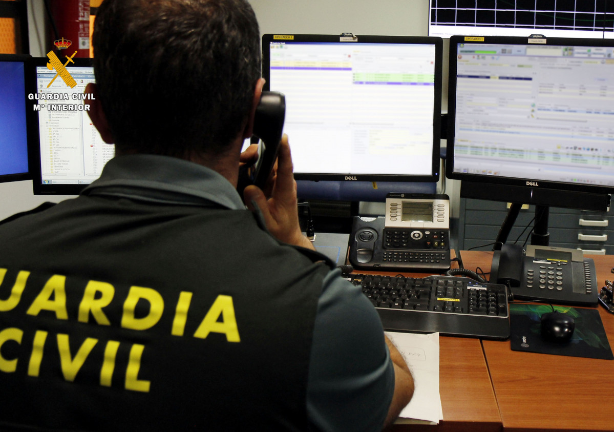 Archivo - La Guardia Civil investiga delitos de estafa a través de Internet