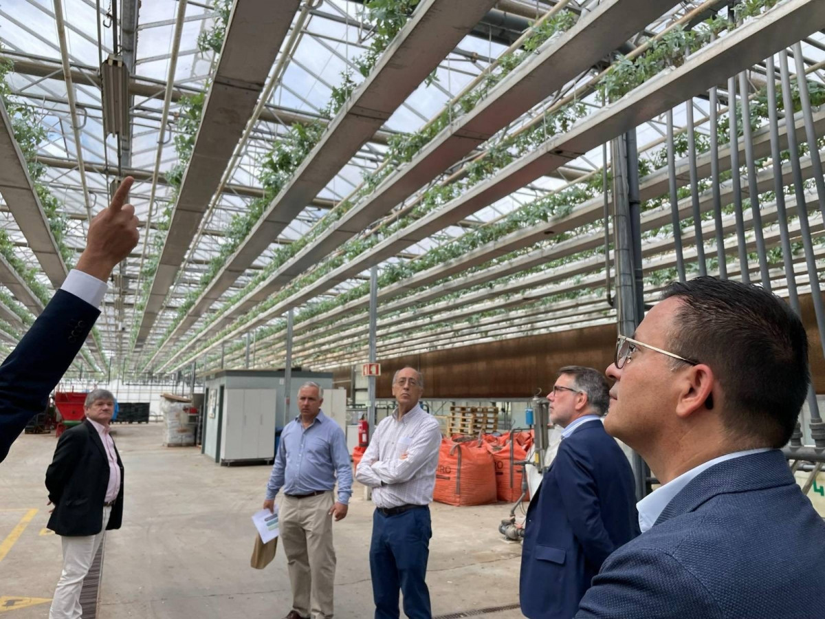 El conselleiro do Medio Rural, José González, visita las instalaciones de Altri en Portugal