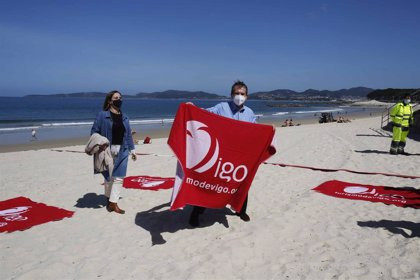 Abel Caballero multará a los que orinen en el agua en las playas de Vigo, pero no sabe cómo