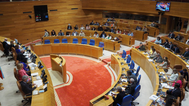 Hemiciclo gallego en la XI Legislatura, con Rueda como presidente y Elena Candia en la Mesa de la Cámara