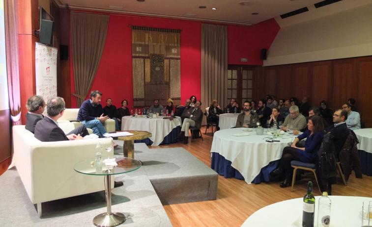 Os alcaldes de Ourense e da Coruña debaten sobre a 