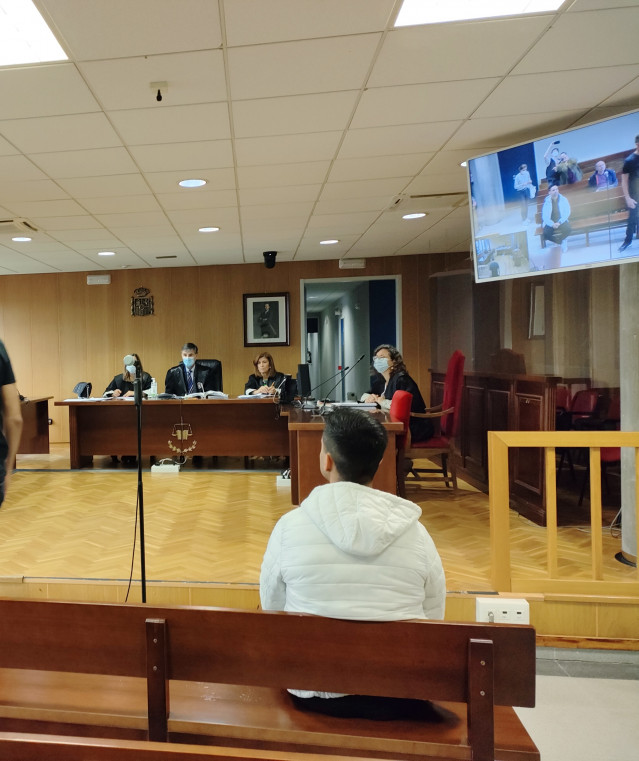 Juicio de conformidad en Vigo,  en el que ha sido condenado a pagar una multa un hombre que increpó a los policías locales que lo sancionaron por mal aparcamiento en Gondomar .