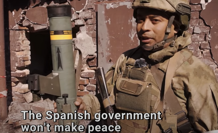 (Vídeo) Soldado proruso ex-residente en España advierte a Pedro Sánchez tras hacerse con un mísil C-90 español