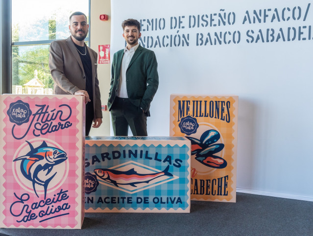 Los ganadores del IV PRemio de Diseño Anfaco-Fundación Banco Sabadell, los jóvenes extremeños Pablo Fernández y Alberto Guerrero.