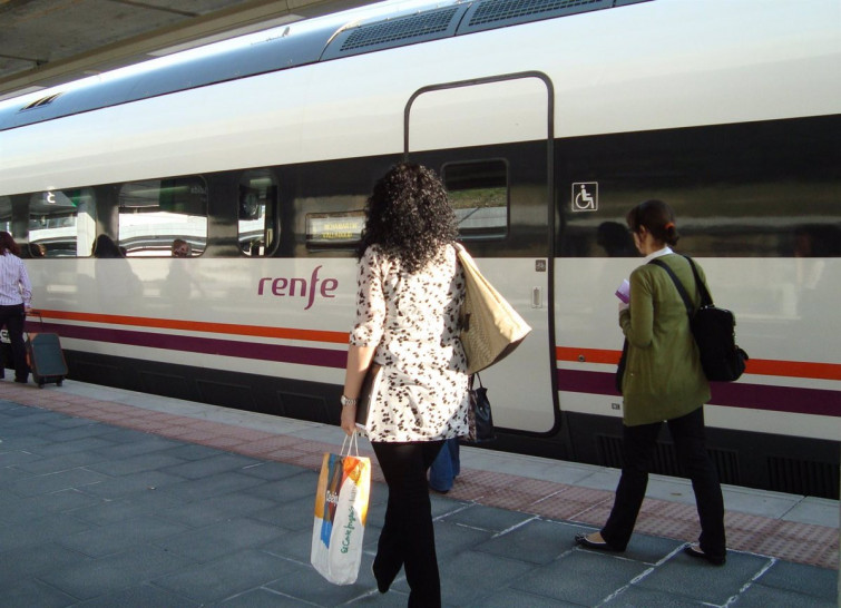 Renfe amplía hasta el 31 de diciembre los abonos Avant, pero anuncia la medida el último día de vigencia