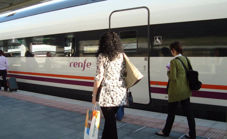 Renfe amplía hasta el 31 de diciembre los abonos Avant, pero anuncia la medida el último día de vigencia