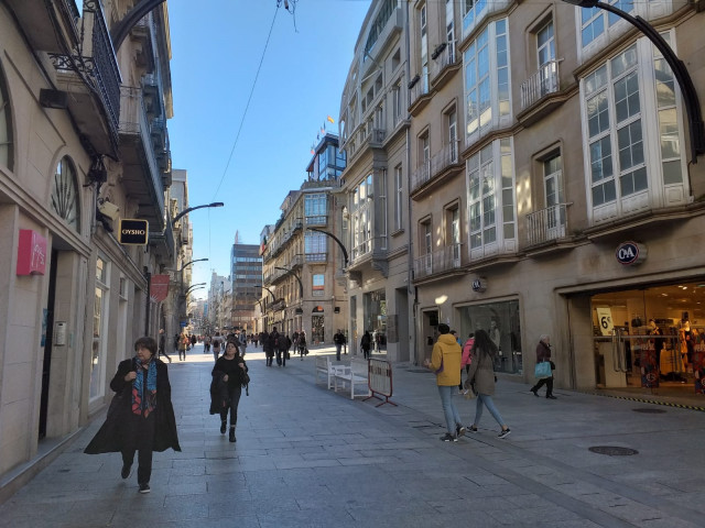 Archivo - La Calle Príncipe de Vigo es la zona de alquiler de locales comerciales más cara de Galicia, con un precio medio de 42 euros por metro cuadrado, según un balance de la Federación Galega de Empresas Inmobiliarias (Fegein) sobre arrendamientos de