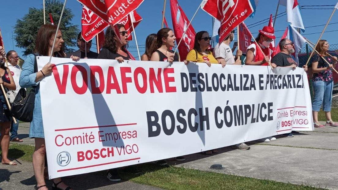 Concentración de trabajadores de Bosch Service Solutions en Vigo, para rechazar el ERE que supondría el despido de casi 150 empleados.