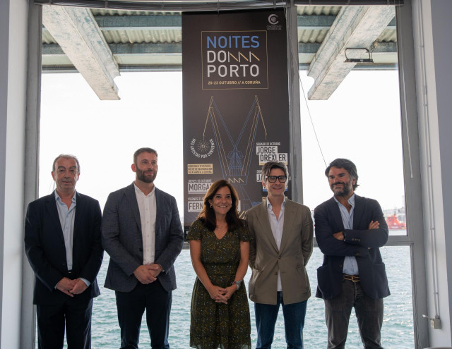 El delegado de la Xunta en A Coruña, Gonzalo Trenor; la alcadesa de la ciudad herculina, Inés Rey; el director de 'Noites do Porto', Héctor César Marcos; y el Marketing Manager de Estrella Galicia, Ramón de Meer.