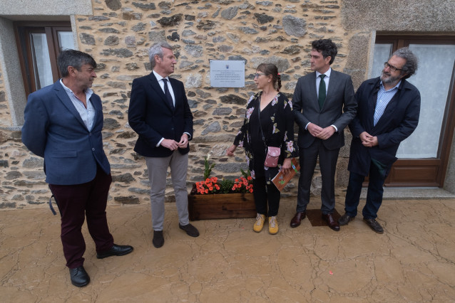 El presidente de la Xunta, Alfonso Rueda, inaugura el nuevo Complejo Turístico Rural Vegano O Viso Ecovillage, en Ourol (Lugo).