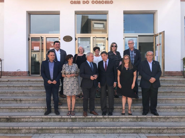 Visita del ministro de Agricultura, Luis Planas, al Ayuntamiento de Monforte de Lemos, junto al alcalde, José Tomé