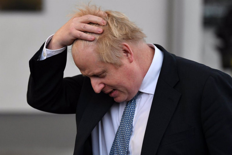 Boris Johnson dimite, pero tratará de seguir como presidente de Reino Unido hasta otoño