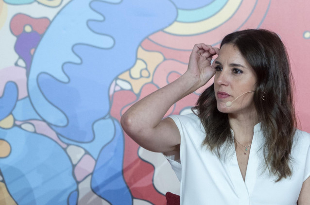 La ministra de Igualdad, Irene Montero, durante el acto de clausura de las 'Jornadas Confederales sobre Personas LGTBI en la Negociación Colectiva y el Diálogo Social', en el Hotel Marriott Auditorium, a 7 de julio de 2022, en Madrid (España).