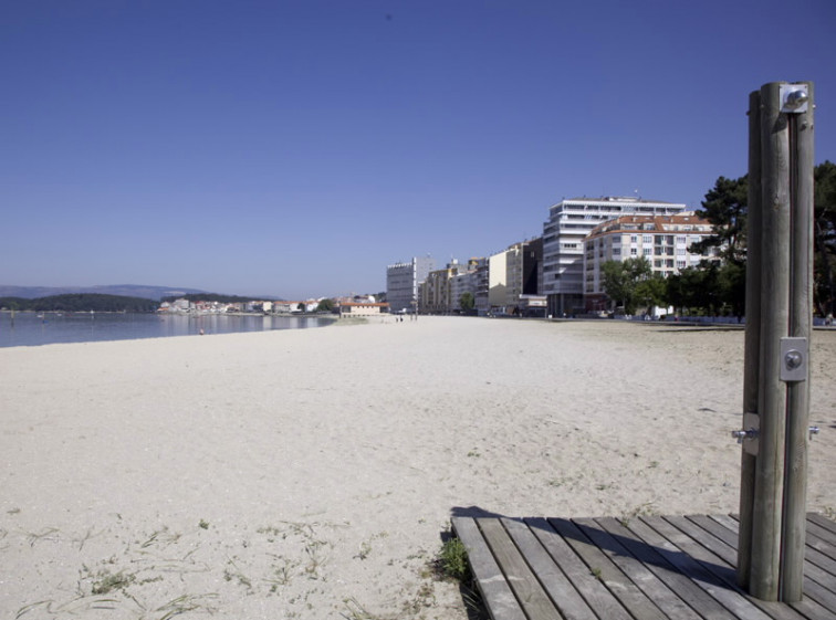 Encuentran a un bañista muerto boca abajo en la playa de Compostela de Vilagarcía de Arousa