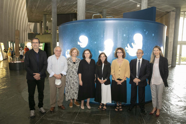 La alcaldesa de A Coruña, Inés Rey, en el acto de presentación de las dos nuevas piezas audiovisuales del módulo del parto del museo Domus