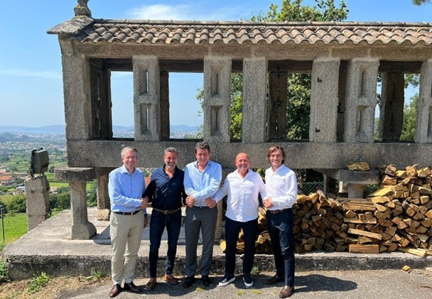 Mateco compra la compañía gallega Elevaciones Rama. De izquierda a derecha: Armin Rappen, Isaac Álvarez, Pascal Vanhalst, Rafael García y Carlos Jordà.