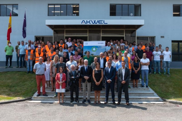 Visita del vicepresidente económico de la Xunta, Francisco Conde, a la planta de Akwell Vigo, para conocer los avances de la Unidad Mixta de Investigación con el Centro Tecnológico de la Automoción de Galicia (CTAG).