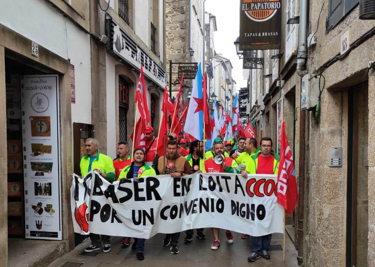 Una pasada manifestaciu00f3n de los trabajadores de Urbaser en Santiago