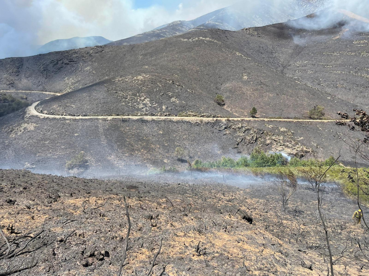 Monte quemado en la zona de Padroalbar en una foto del twitter de Diario de un Bombero