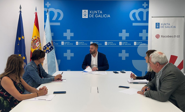 El delegado de la Xunta infroma de la rehabilitación integral del CPI Eusebio Lorenzo Baleirón de Dodro.