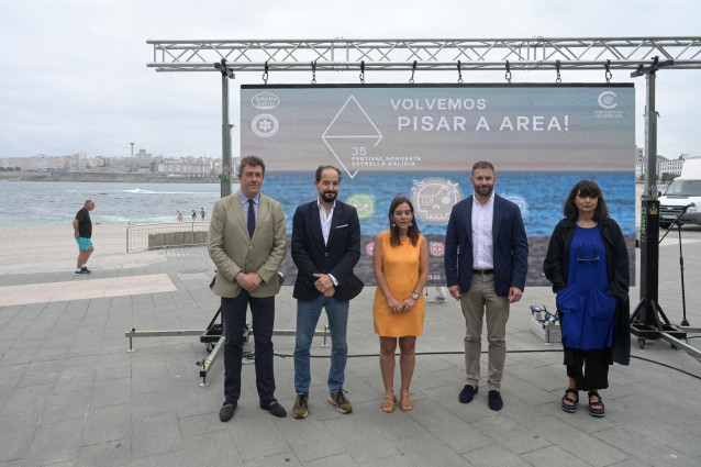 Acto de presentación del Festival Noroeste Estrella Galicia en la playa de Riazor, A Coruña